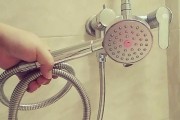 如何清洗热水器花洒（学会正确清洗热水器花洒）
