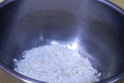 电饭煲熬粥不糊底的秘诀（揭开电饭煲熬粥不糊底的神秘面纱）