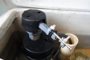 马桶冲水按钮卡住不回弹怎么办？简单步骤快速解决