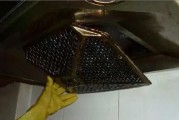 清理油烟机管道的方法（让你的厨房远离油烟困扰）