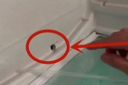 如何正确清洗冰箱排水孔（快速清洗方法）
