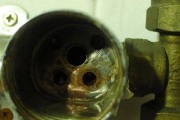 热水器过压阀漏水的原因及修理方法（保障家庭安全）