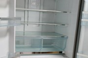 冰箱封闭条的清洗方法及注意事项（轻松解决冰箱封闭条清洗难题）