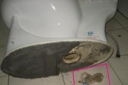 马桶漏水原因及维修办法（探究马桶漏水的根本原因）