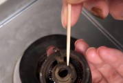 燃气灶外圈一半不着火怎么办？快速修复方法大公开！
