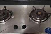 燃气灶按钮按不动的原因与修复方法（了解燃气灶按钮按不动的原因）