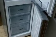 为什么美的冰箱老是结冰（探究美的冰箱结冰问题的原因和解决方法）