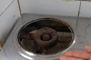 如何正确清洗燃气灶口（简单方法让燃气灶口焕然一新）
