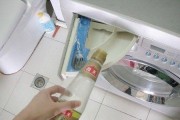 用醋清洗洗衣机的简便方法（告别洗衣机异味）