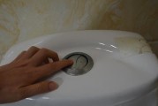 海尔马桶有两个按钮的原因是什么？按钮故障如何快速维修？