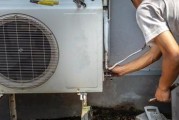 解决台式空调漏水问题的方法（快速找到漏水原因）