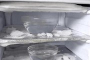 冰柜内板清理方法是什么？如何有效去除顽固污渍？