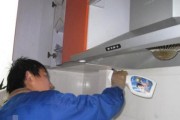 清洗抽油烟机上方，轻松解决油烟困扰（教你一招）
