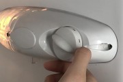 冰箱结冰问题的修复方法（解决冰箱结冰困扰的最佳技巧）
