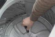 如何彻底清理洗衣机的方法与技巧（有效清洁洗衣机）