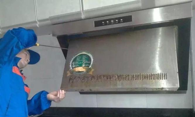油烟机如何彻底清洗重油污（有效清洁技巧让你的油烟机焕然一新）
