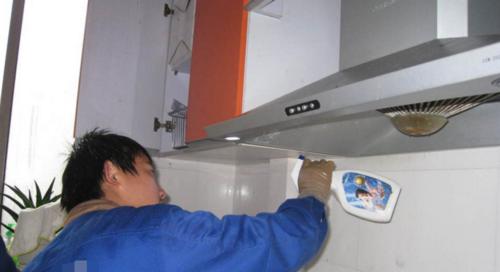 潜江油烟机清洗指南（教你如何正确清洗潜江油烟机）