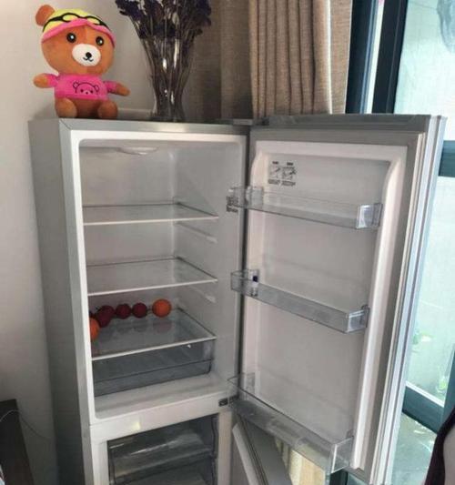 容声冰箱关门屏显不亮的原因及维修方法（解决容声冰箱关门屏显不亮的故障）
