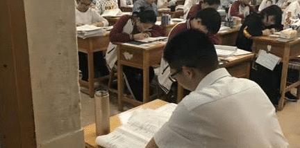 老师忘关手机投影仪，如何应对（有效解决老师忘关手机投影仪问题的方法及步骤）