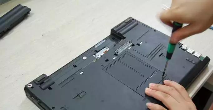 如何有效清理打印机灰尘（简单操作方法让您的打印机焕然一新）