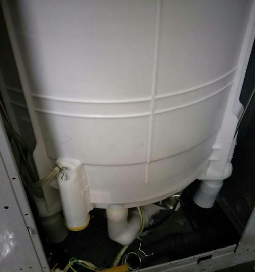 解决立式洗衣机放不进水的问题（探索立式洗衣机无法注水的原因及解决方法）
