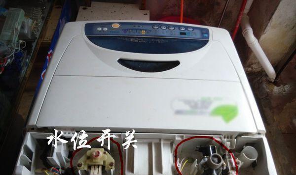 自动洗衣机水的处理方法（解决自动洗衣机排水问题的关键步骤）