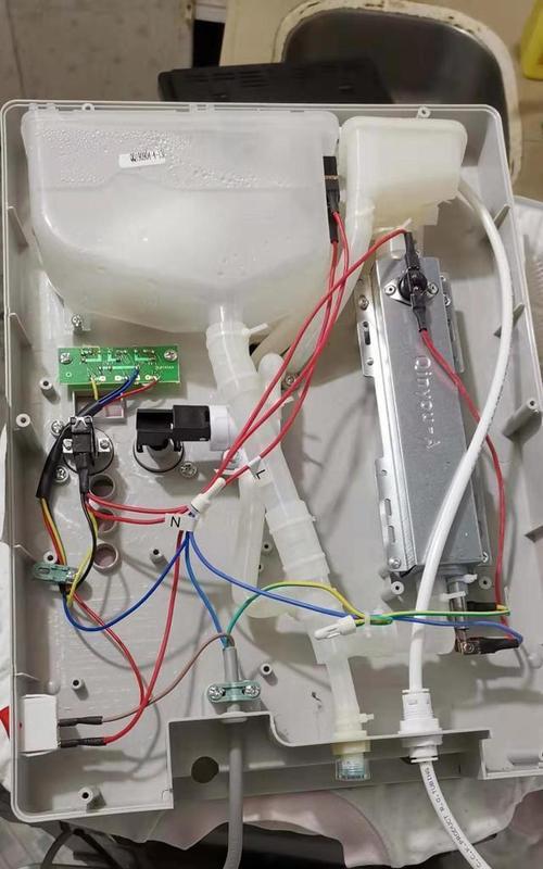 解密饮水机热水口发臭的原因与解决方法（排除家用饮水机热水口异味）