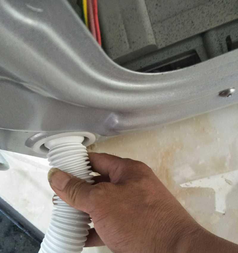 海尔洗衣机进水管接头漏水原因及处理办法（洗衣机与水龙头接口处漏水解决方案）