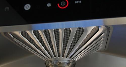 如何清洁玻璃面油烟机（简单又有效的清洗方法）