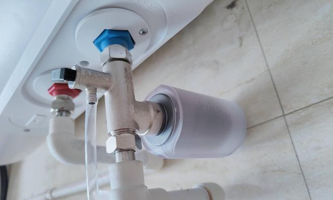 轻巧热水器安装方法（简便安装）