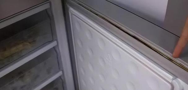 冰箱冻坏了怎么清洗干净（解决冰箱冻坏问题的有效方法及注意事项）