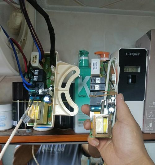 怎样更换惠尔浦燃气热水器显示故障E3的零部件（解决惠尔浦热水器显示故障E3的方法及步骤）