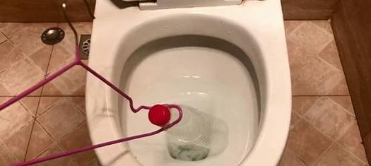 马桶堵了怎么办（解决马桶堵塞问题）