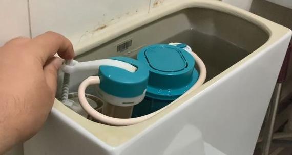 如何解决马桶冲水没劲的问题（五种原因轻松搞定）