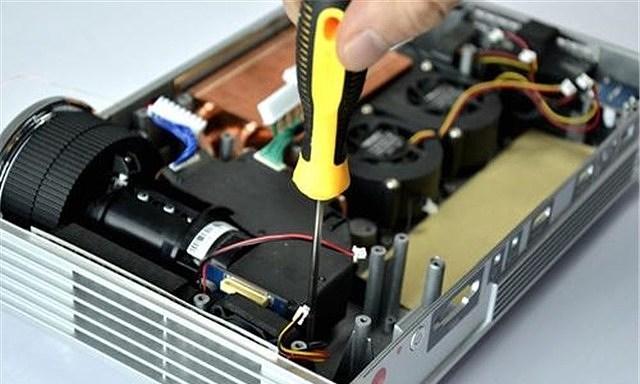 投影仪无光问题的原因与解决方法（探索投影仪无光问题的根源和有效解决方案）