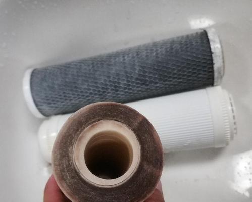 如何正确更换净水器滤芯以保证饮水安全（换净水器滤芯）
