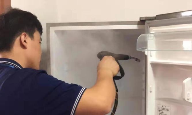 冰箱结冰清洗指南（轻松解决冰箱结冰问题）