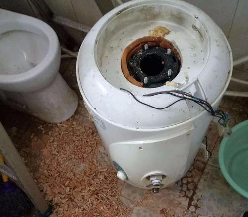 如何正确清洗热水器水箱（保护家庭安全与水质）