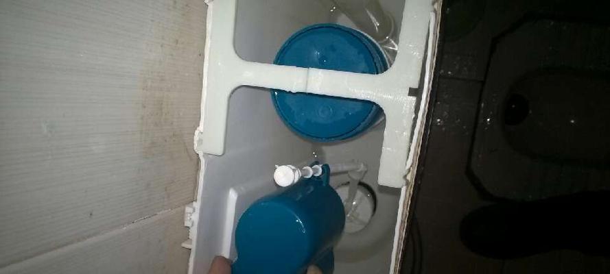 马桶水箱一直流水的原因与解决方法（如何解决马桶水箱持续流水问题）