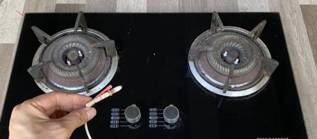 煤气灶点火技巧（如何实现无哒哒声的煤气灶点火）