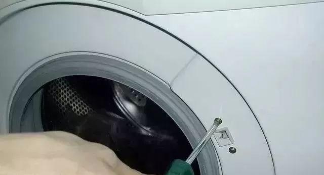 洗衣机水桶裂了怎么办（应对洗衣机水桶裂裂问题的实用方法）