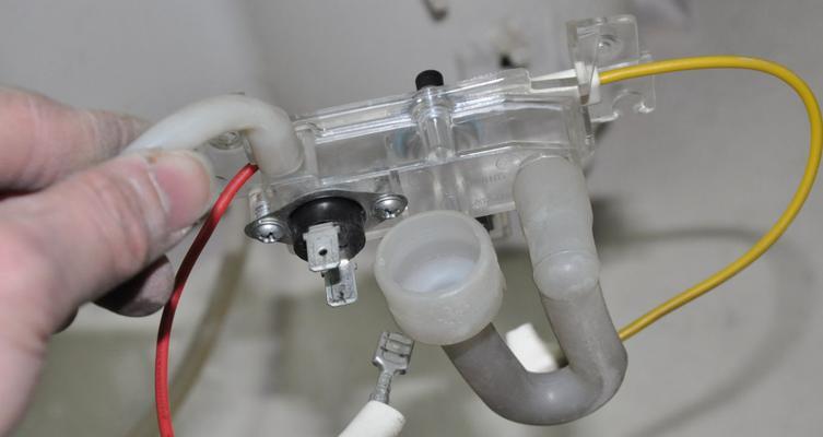 饮水机为什么不用时不应该通电（饮水机节能省电的重要性与方法）