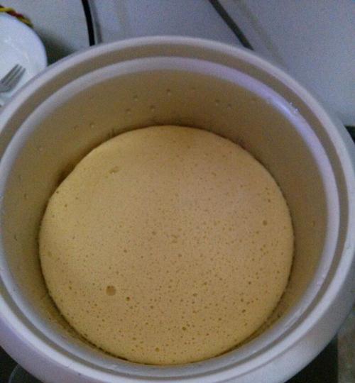 电饭煲蛋糕不成功（电饭煲蛋糕一直跳是怎么回事）