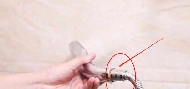 热水器排气管漏水处理方法（解决排气管漏水问题的关键）