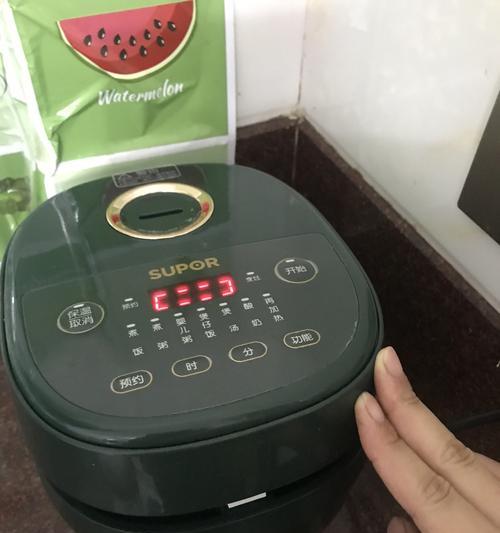 电饭煲煮饭按钮坏了怎么办（快速解决方法让您继续享用美味饭菜）