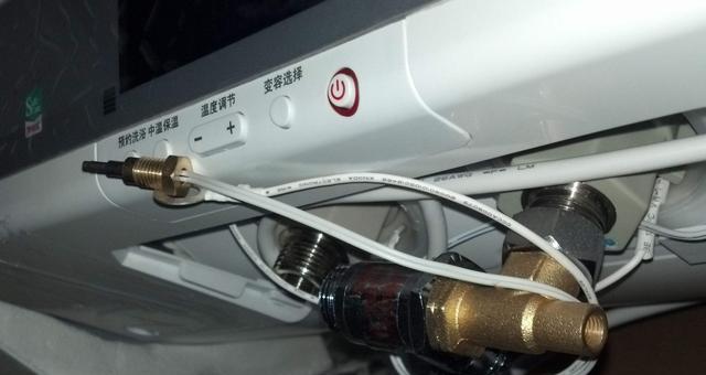 正确清洗电热水器的方法（轻松保持洗澡水质的五大技巧）