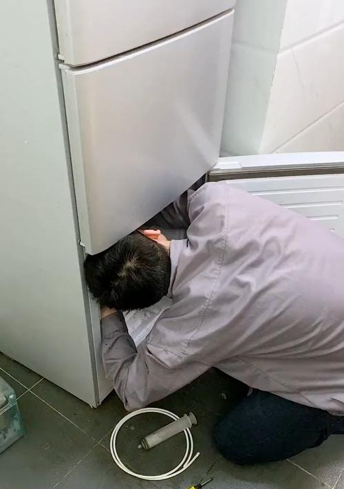 冰箱冷藏室排水孔堵塞怎么疏通（快速解决冰箱冷藏室排水孔堵塞的方法）