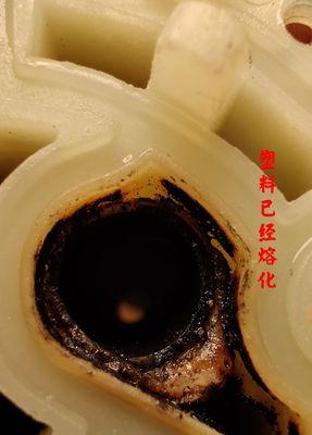 利用热水器清洗油垢的有效方法（快速、便捷、环保）