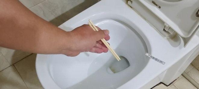 马桶堵了快速疏通方法（马桶堵了怎么办）