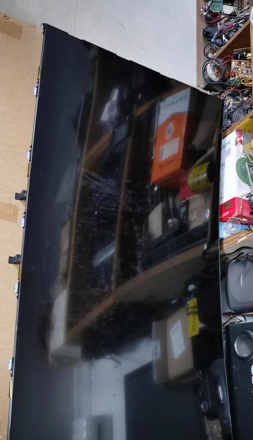 电视机黑屏怎样维修（解决电视机黑屏问题的有效方法和技巧）